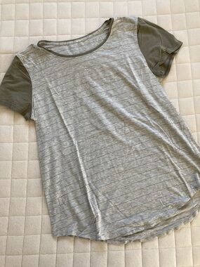 Lululemon Athletica Women’s Grey Striped Tee with Olive Sleeves - Size S